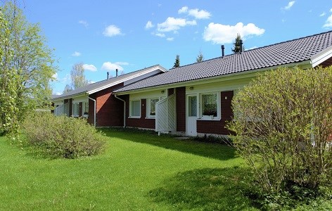 Karjakuja 8 is surrounded by greenery in the Filppula suburb of Kauhajoki